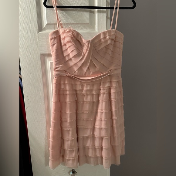 BCBGMAXAZRIA LIGHT SHELL COCCO STRAPLESS TIERED DRESS - Picture 3 of 9